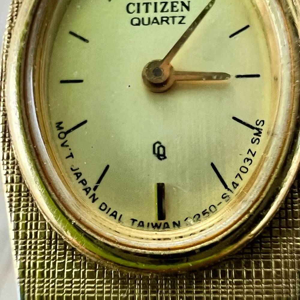 Vintage dainty Citizen Quartz ladies gold tone dress watch NEW BATTERY